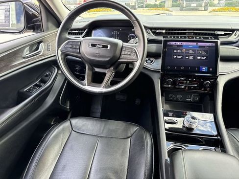 Used 2022 Jeep Grand Cherokee Limited w/ Luxury Tech Group II AWD/4WD image 10