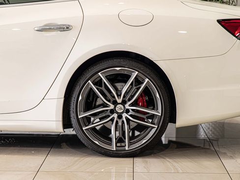 Used 2023 Maserati Quattroporte Modena Q4 AWD/4WD image 7
