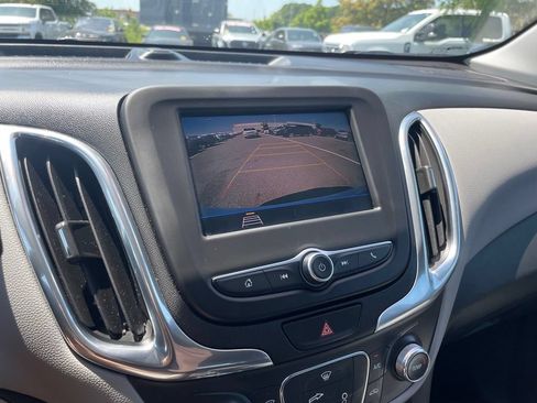 Used 2021 Chevrolet Equinox LT FWD image 16