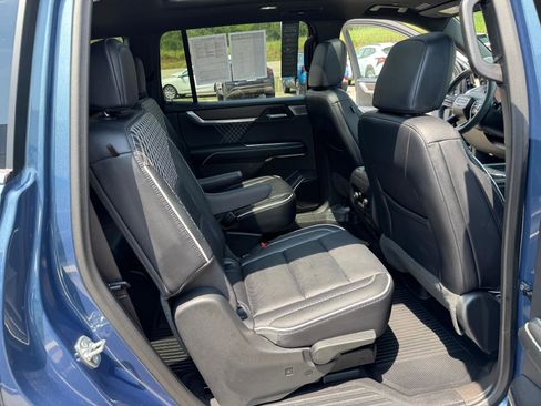 Certified 2025 GMC Acadia Denali w/ Super Cruise Package image 35