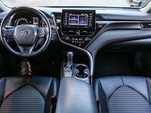 Used 2022 Toyota Camry SE image 12