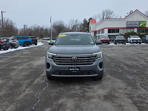 Used 2025 Volkswagen Atlas SE image 3