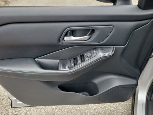 Used 2025 Nissan Rogue SV FWD image 13