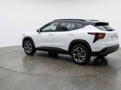 Used 2025 Chevrolet Trax LT w/ LT Convenience Package image 6