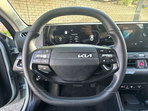 Used 2025 Kia K4 EX FWD image 11