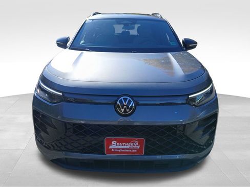 New 2026 Volkswagen Tiguan SE R-Line image 8