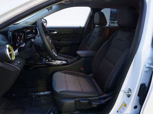 New 2026 Chevrolet Trax LT w/ Sunroof Package image 10