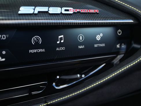 Used 2024 Ferrari SF90 Spider image 32