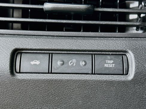 Used 2025 Nissan Altima 2.5 SV FWD image 17