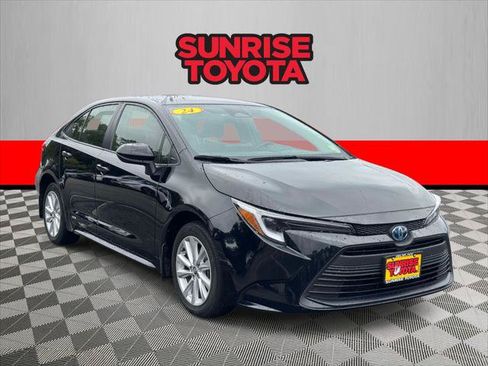 Certified 2024 Toyota Corolla LE w/ LE Convenience Package AWD/4WD image 1