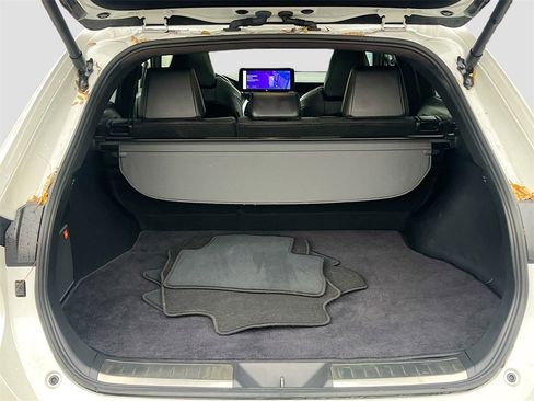 Used 2024 Toyota Venza Limited image 26