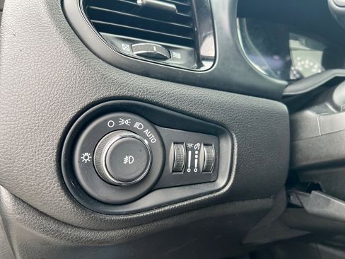 Used 2022 Jeep Renegade Altitude image 31