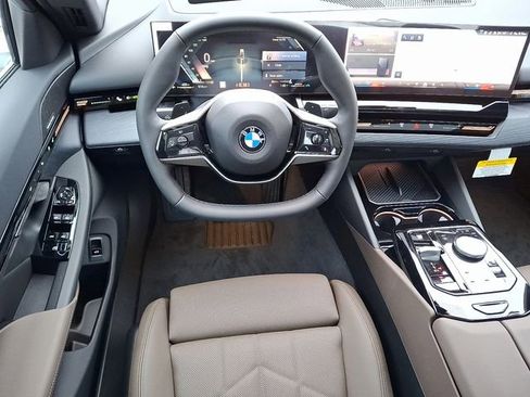New 2026 BMW 530i xDrive w/ Premium Package image 10