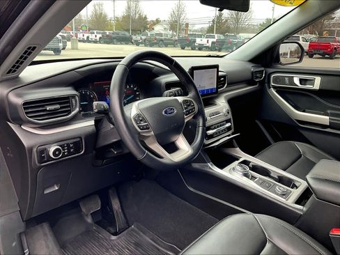 Used 2023 Ford Explorer XLT w/ Equipment Group 202A image 8