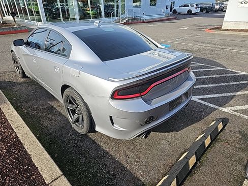 Used 2017 Dodge Charger R/T image 4