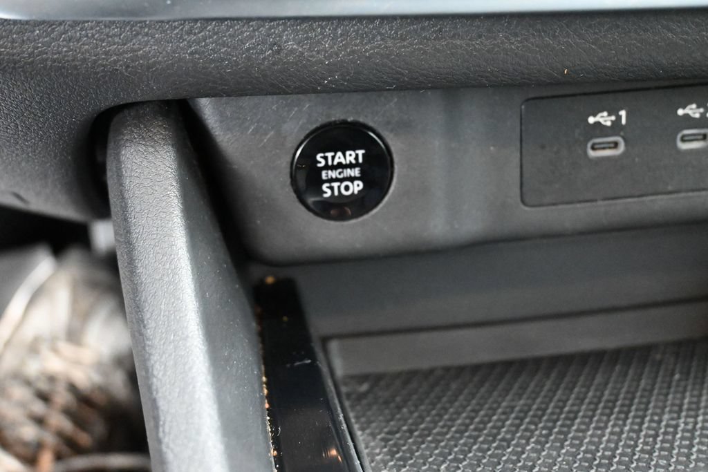 Used 2025 Nissan Rogue SV FWD image 30