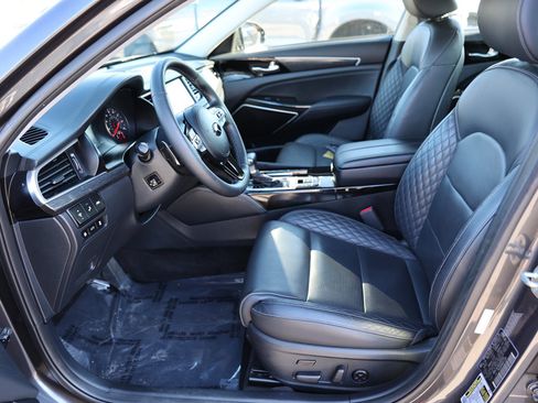 Used 2018 Kia Cadenza Limited w/ Paint Protection Package image 15