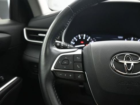 Used 2021 Toyota Highlander XLE AWD/4WD image 17