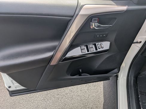 Used 2018 Toyota RAV4 Limited image 10