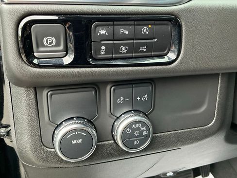 Used 2025 GMC Yukon Denali image 30