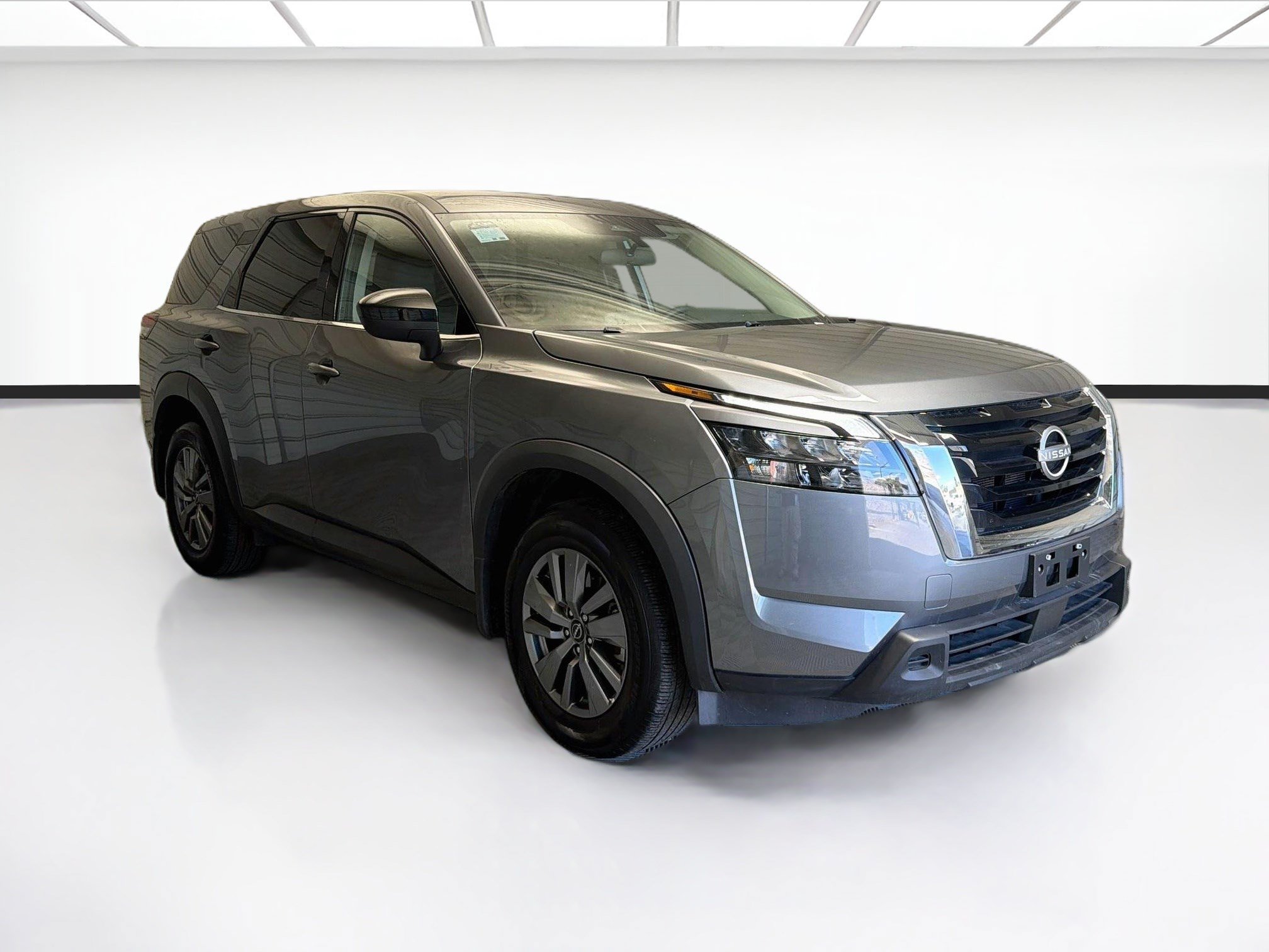 Used 2025 Nissan Pathfinder S FWD image 3