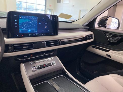 New 2026 Lincoln Aviator AWD image 13