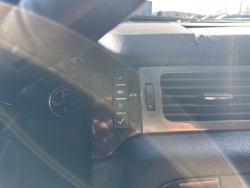 Used 2011 GMC Yukon Denali image 3