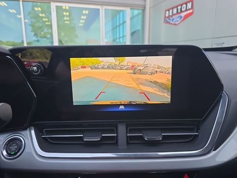 Used 2025 Chevrolet Trax LT w/ LT Convenience Package FWD image 20