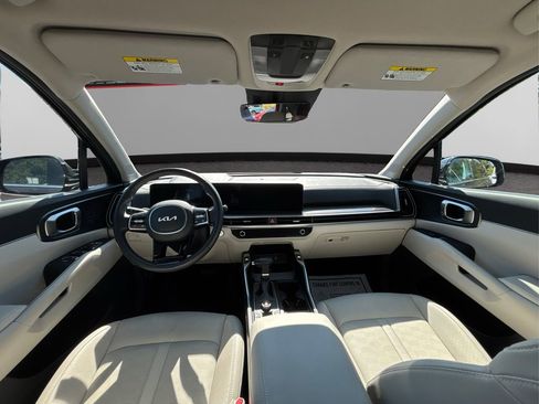 Certified 2025 Kia Sorento S image 25