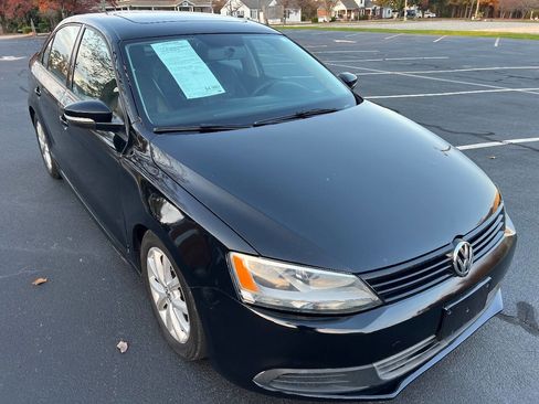 Used 2011 Volkswagen Jetta SE image 4