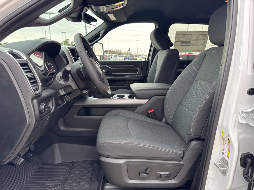 New 2027 RAM 3500 Big Horn AWD/4WD image 4