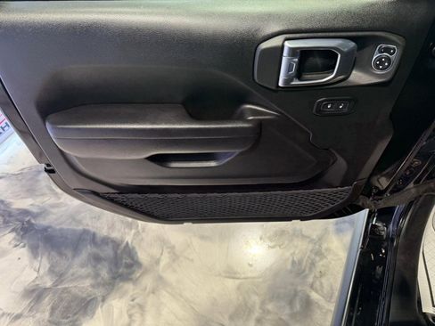 Used 2023 Jeep Gladiator Willys image 36