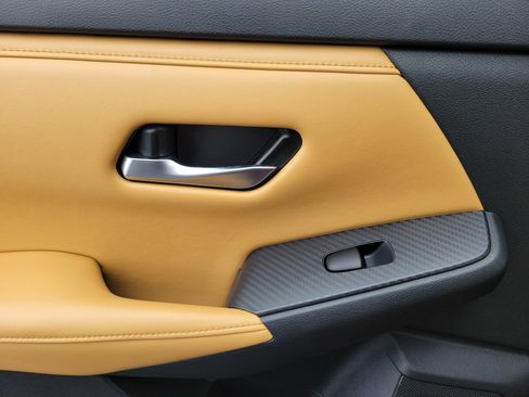 Used 2023 Nissan Sentra SV w/ SV Premium Package image 12