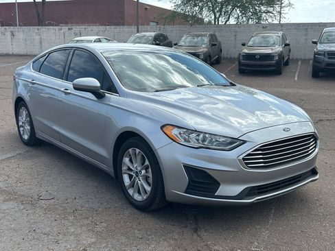 Used 2020 Ford Fusion SE FWD image 3