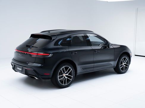 Certified 2025 Porsche Macan image 9