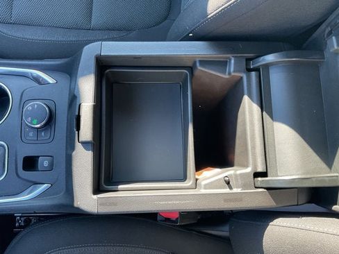 Used 2022 Chevrolet Traverse LT image 25