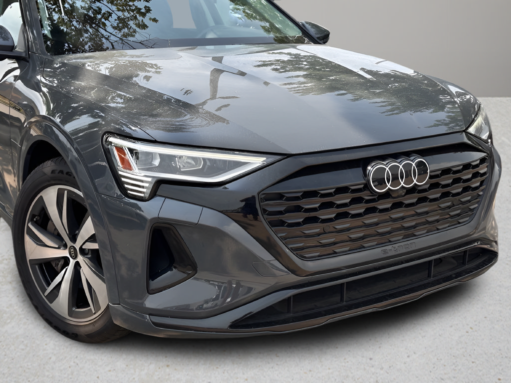 Used 2024 Audi Q8 e-tron Premium AWD/4WD image 23