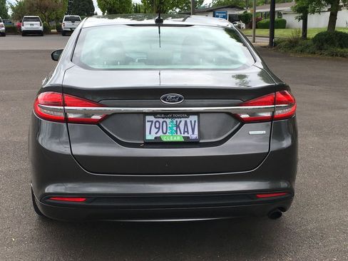 Used 2017 Ford Fusion SE FWD image 5