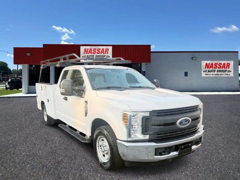 Used 2018 Ford F250 XL w/ Power Equipment Group RWD image 3