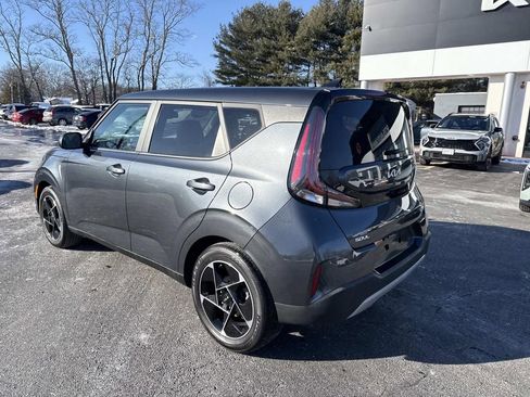 Used 2023 Kia Soul EX image 3