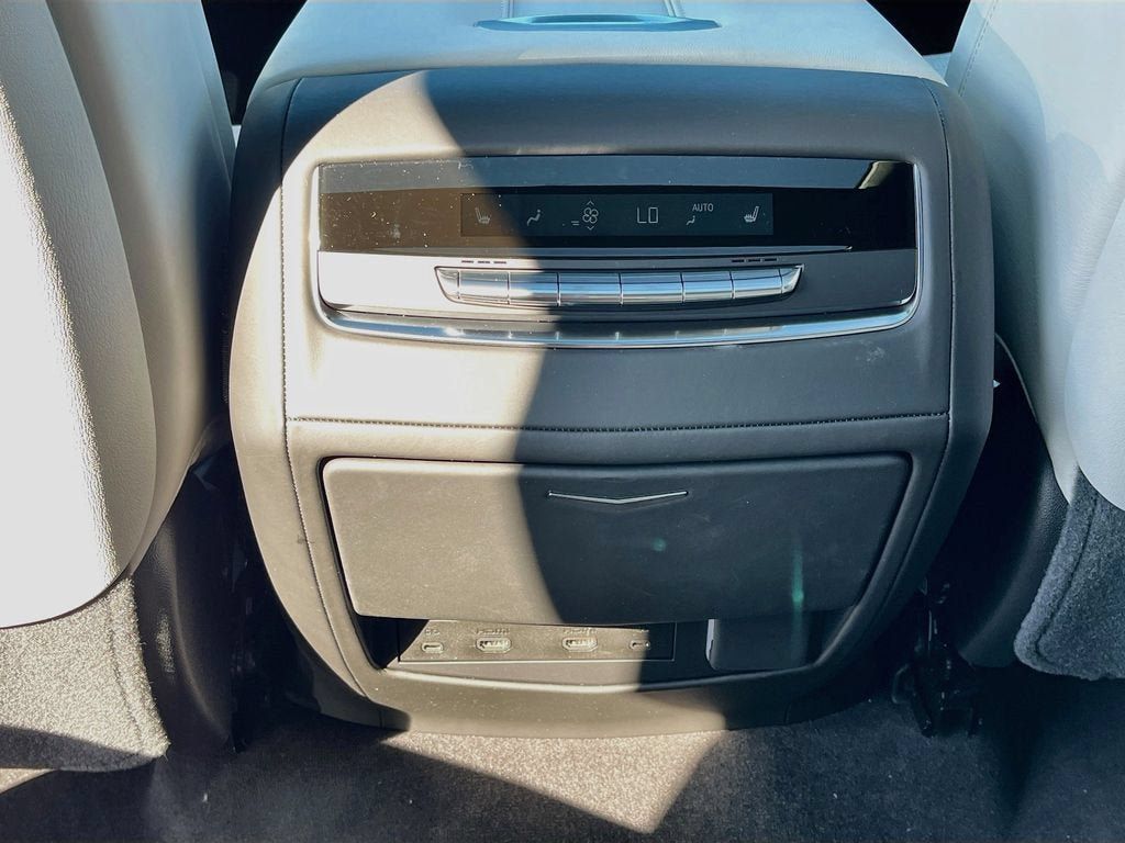New 2026 Cadillac Escalade Platinum Sport w/ LPO, ONYX Package AWD/4WD image 30