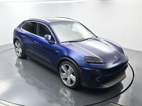 Certified 2024 Porsche Macan 4 Electric image 43