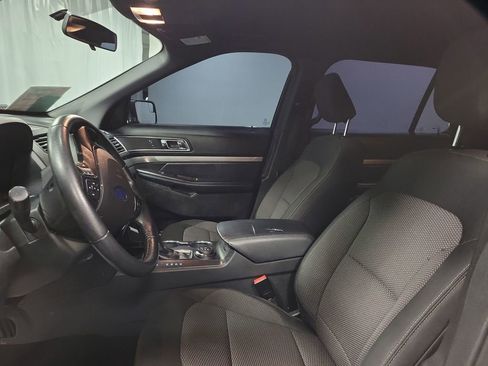 Used 2018 Ford Explorer XLT image 13