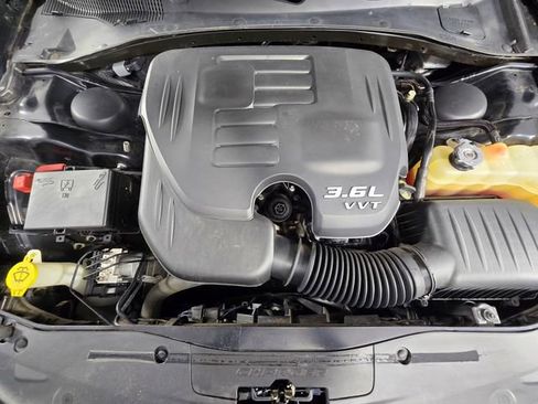 Used 2018 Dodge Charger SXT w/ Blacktop Package image 10