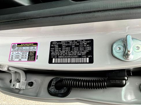 Used 2024 Hyundai Kona Limited FWD image 19