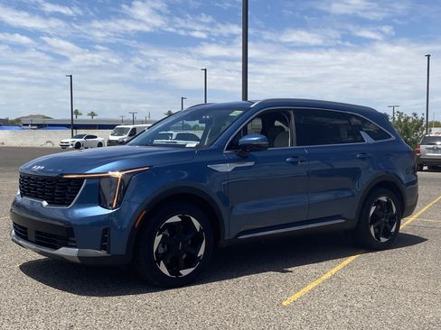 Certified 2025 Kia Sorento EX AWD/4WD image 2
