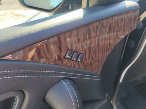 Used 2020 Nissan Armada SL image 15