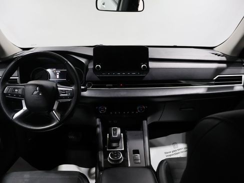 Used 2024 Mitsubishi Outlander SE image 17