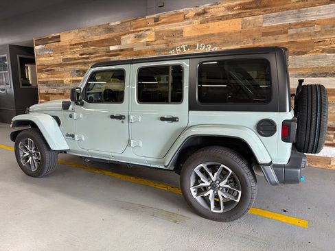 Used 2024 Jeep Wrangler Unlimited AWD/4WD image 6