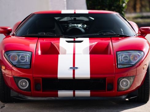 Used 2005 Ford GT image 14